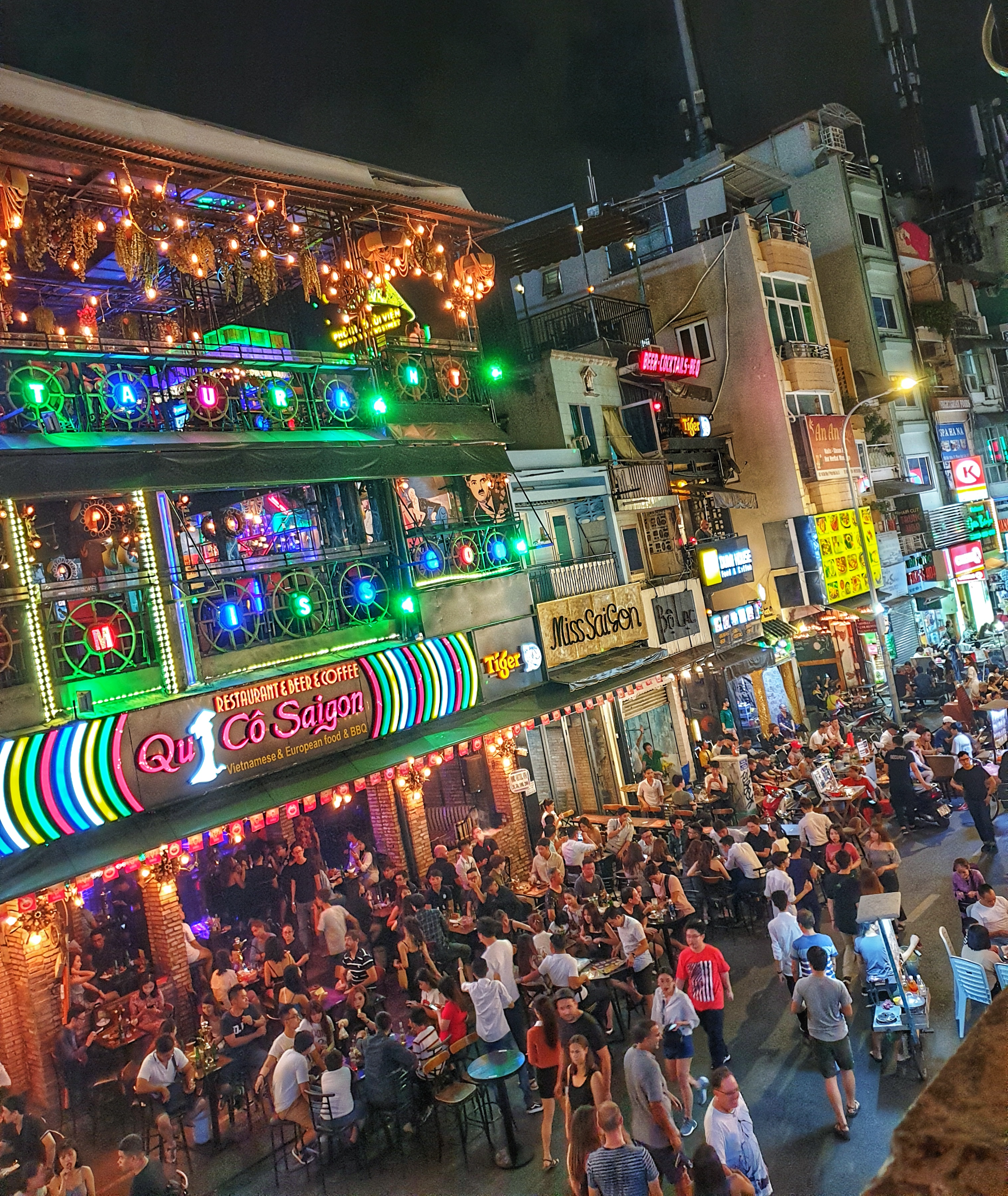 範五老街 – 越南的的蘭桂坊